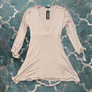 👗 Boohoo Ella Wrap Dress with Split Sleeve NWT